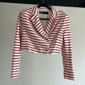 Zara cropped jacket with padded shoulders!